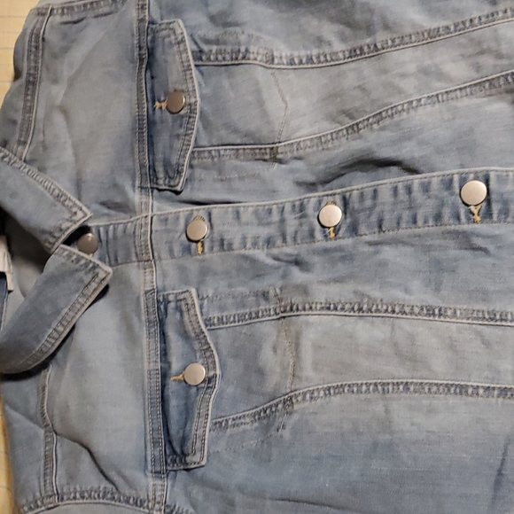 Light wash Denim Short Sleeve Jacket - Picture 4 of 14